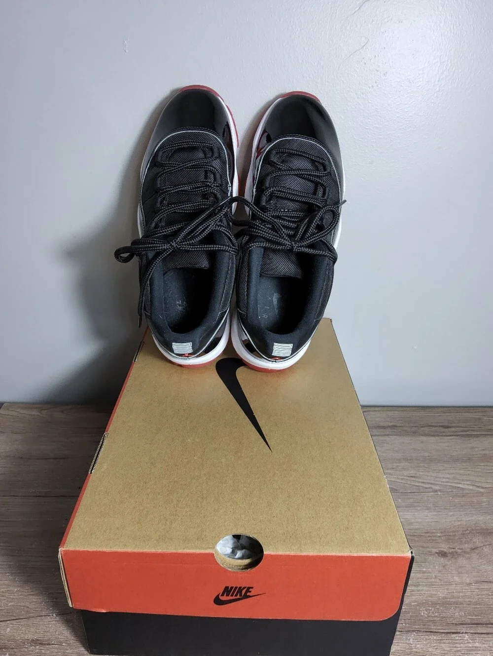Jordan Retro Low Bred FV5104-006 SZ 9.5